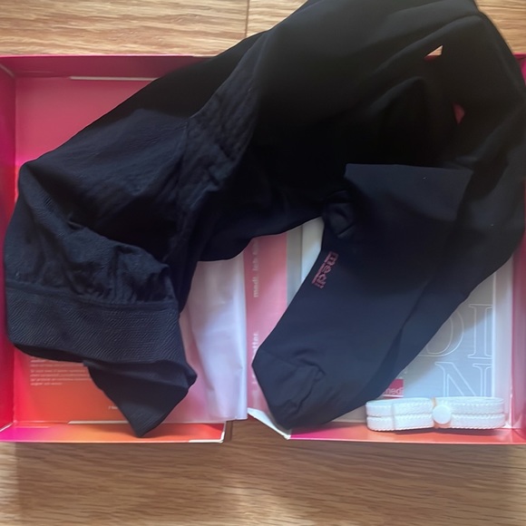 Brand new compression stockings - Picture 4 of 4